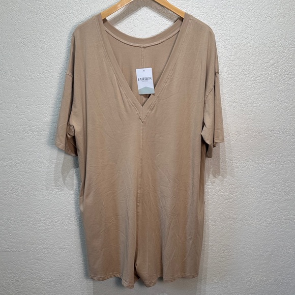 Pants - Women's 2XL Tan V-Neck Short Sleeve Romper